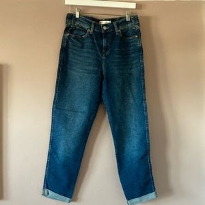 Levi’s boyfriend style jeans- never worn! Excellent condition. Size 2- runs 6